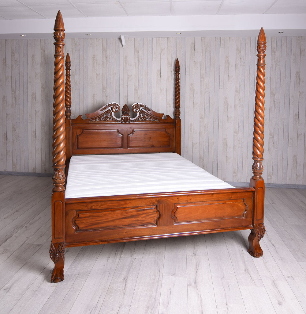 Himmelbett „VILLA ELEONORE“ – Mahagoni Ehebett mit Säulen (160×200 cm, Antik)