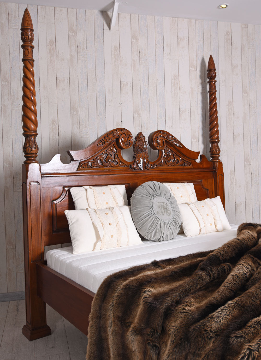 Himmelbett „VILLA ELEONORE“ – Mahagoni Ehebett mit Säulen (160×200 cm, Antik)